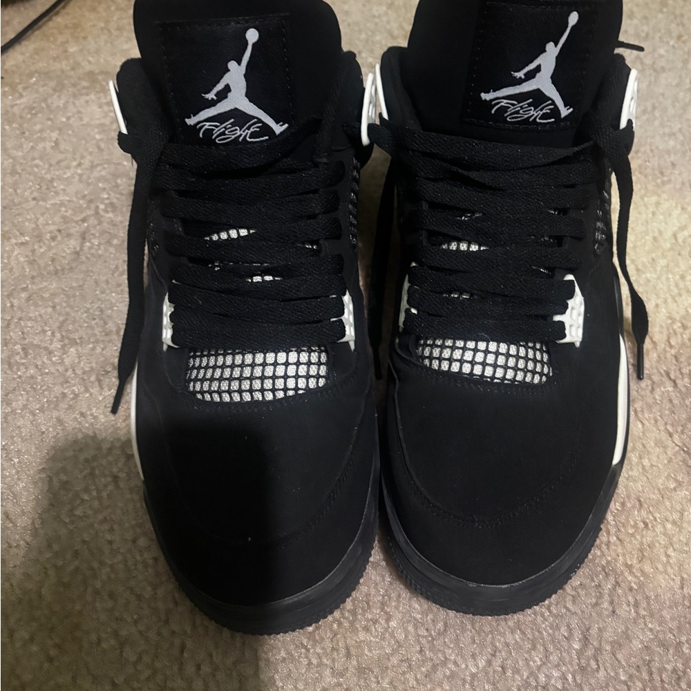 Jordan 4 white thunder